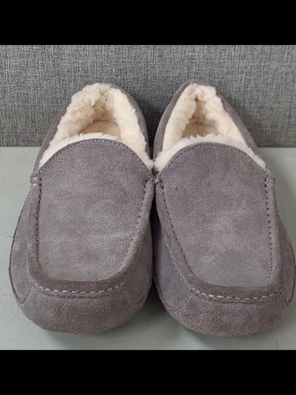 UGG® Ascot Moccasin Suede Slippers Size 7 Used Excellent